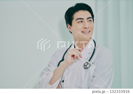 男性医師のポートレート 132333916