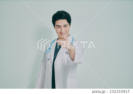 男性医師のポートレート 男性医師のポートレート 132333917