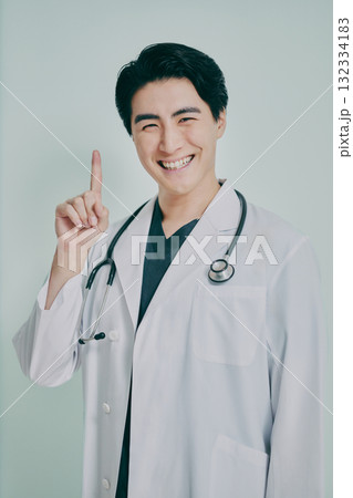 男性医師のポートレート 132334183