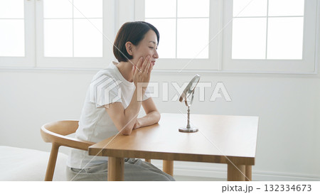 美容 肌年齢 健康イメージ  132334673