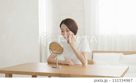 美容 肌年齢 健康イメージ  132334967