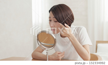 美容 肌年齢 健康イメージ  美容 肌年齢 健康イメージ  132334992