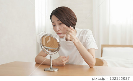 美容 肌年齢 健康イメージ  132335027