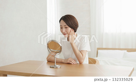 美容 肌年齢 健康イメージ  132335029