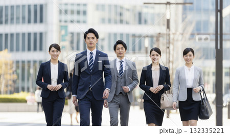 日本人ビジネスパーソン 132335221