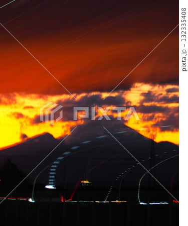 夕闇の浅間山 夕闇の浅間山 132335408