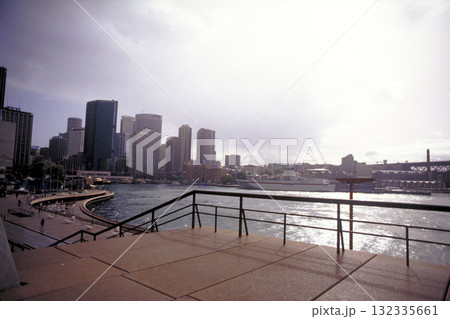 オペラハウスから見たシドニーのビル群 132335661