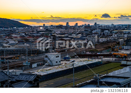 宍甘遊園地から見た初冬の夕暮れの岡山市街2　岡山県岡山市 132336118