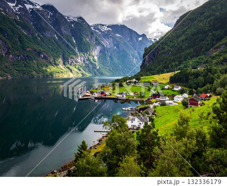 ノルウェーのフィヨルド風景 132336179