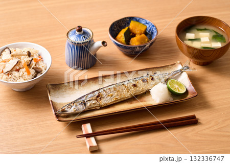 秋刀魚の塩焼き 秋刀魚の塩焼き 132336747