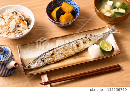 秋刀魚の塩焼き 秋刀魚の塩焼き 132336750
