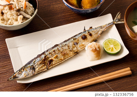 秋刀魚の塩焼き 秋刀魚の塩焼き 132336756
