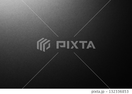 黒背景 132336853