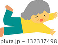 転倒したお年寄り 132337498