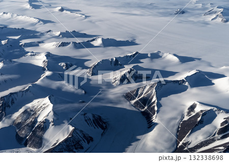 グリーンランドの連なる氷山 132338698