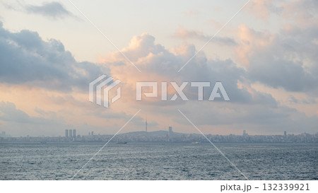 Breathtaking view of Bosphorus with skyline and dramatic clouds during golden hour 132339921
