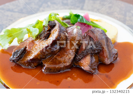 美味しい黒毛和牛フィレ肉のグリル 132340215