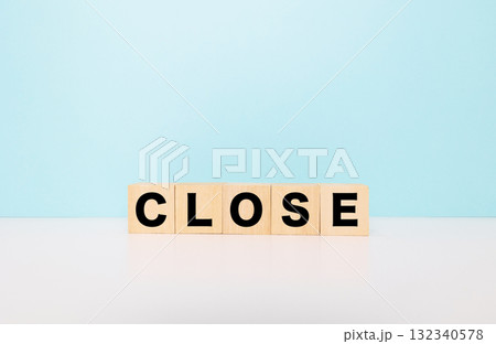 CLOSEブロック文字 132340578