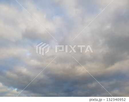 雲の多い空 132340952