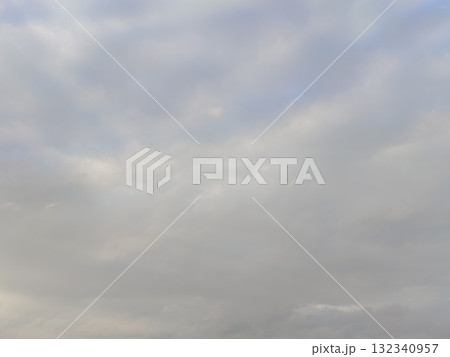 雲の多い空 雲の多い空 132340957