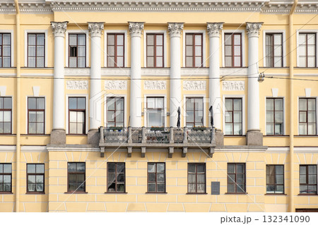 Historic architecture stands out in Saint Petersburg with elegant columns and a charming balcony on a clear day 132341090