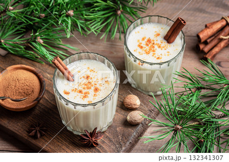Eggnog Christmas cocktail drink 132341307