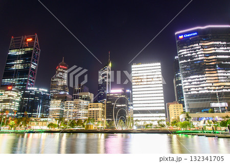 オーストラリア西海岸にあるパースの美しい街並み夜景Beautiful night view of オーストラリア西海岸にあるパースの美しい街並み夜景Beautiful night view of 132341705