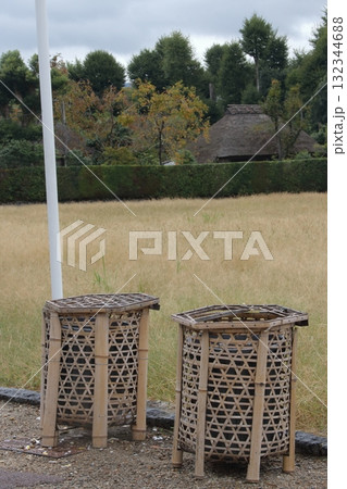 京都・嵯峨野の竹で編まれたゴミ箱 京都・嵯峨野の竹で編まれたゴミ箱 132344688