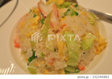 蟹とレタスの炒飯 132344861