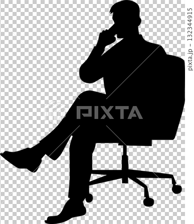 椅子に座って電話するビジネスマン 132344915