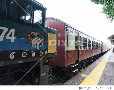 キュランダ高原列車 — 熱帯の駅に佇むKSR 5301号車 132344994