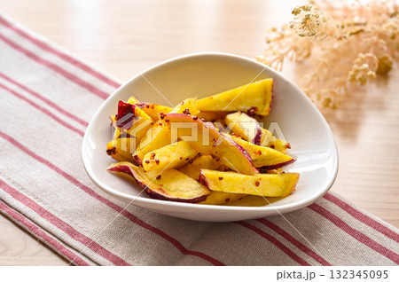 さつまいものマスタード炒め　しお味 132345095