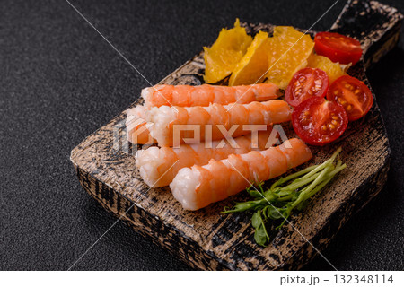 Bowl with shrimps, seafood, rice, oranges, tomatoes with sauce. Bowl with prawns Bowl with shrimps, seafood, rice, oranges, tomatoes with sauce. Bowl with prawns 132348114
