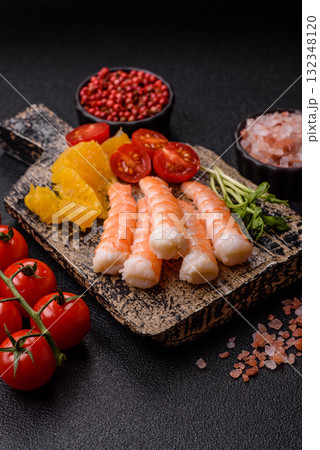 Bowl with shrimps, seafood, rice, oranges, tomatoes with sauce. Bowl with prawns 132348120