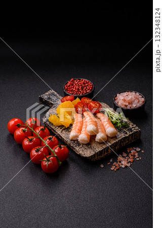 Bowl with shrimps, seafood, rice, oranges, tomatoes with sauce. Bowl with prawns 132348124