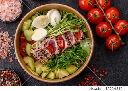 Seafood bowl, tuna tataki fillet slices with rice, oranges, tomatoes and sauce. Tuna bowl Seafood bowl, tuna tataki fillet slices with rice, oranges, tomatoes and sauce. Tuna bowl 132348134