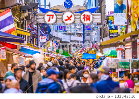 日本の東京都市景観10月24日インバウンド続く…まるで“異国”外国人観光客らで賑わうアメ横などを望む 日本の東京都市景観10月24日インバウンド続く…まるで“異国”外国人観光客らで賑わうアメ横などを望む 132348510