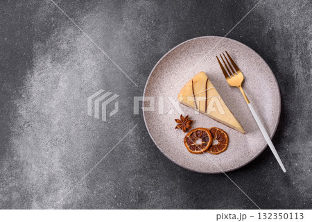 A piece of sweet New York cheesecake, dessert, cheese and vanilla pie. Classic cheesecake 132350113