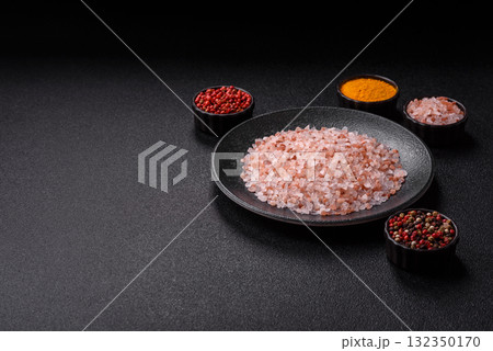 Salt pink Himalayan large crystals as food, for baths or aromatherapy. Pink salt Salt pink Himalayan large crystals as food, for baths or aromatherapy. Pink salt 132350170