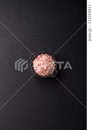 Salt pink Himalayan large crystals as food, for baths or aromatherapy. Pink salt Salt pink Himalayan large crystals as food, for baths or aromatherapy. Pink salt 132350911