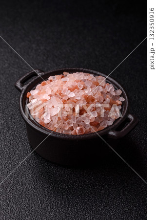 Salt pink Himalayan large crystals as food, for baths or aromatherapy. Pink salt Salt pink Himalayan large crystals as food, for baths or aromatherapy. Pink salt 132350916