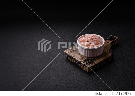 Salt pink Himalayan large crystals as food, for baths or aromatherapy. Pink salt Salt pink Himalayan large crystals as food, for baths or aromatherapy. Pink salt 132350975