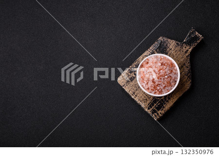 Salt pink Himalayan large crystals as food, for baths or aromatherapy. Pink salt Salt pink Himalayan large crystals as food, for baths or aromatherapy. Pink salt 132350976