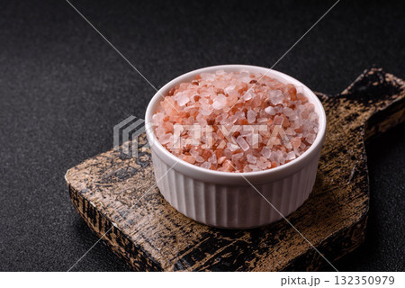 Salt pink Himalayan large crystals as food, for baths or aromatherapy. Pink salt 132350979