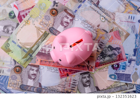 Bahrain paper money, dinar banknotes as currency for exchange or travel. Bahraini money Bahrain paper money, dinar banknotes as currency for exchange or travel. Bahraini money 132351623
