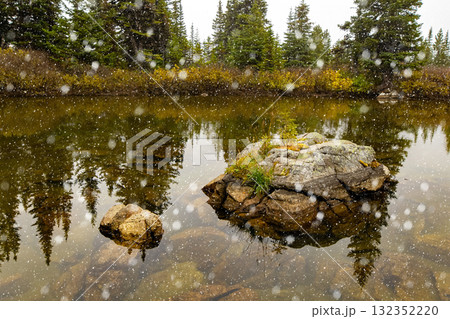 Peaceful waters of little lake in mountains and first snow in autumn. 132352220