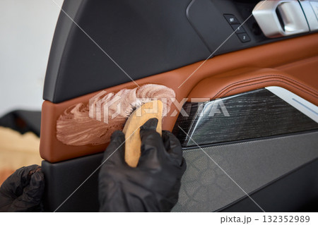 The Complete Leather Seat Restoration Process for Optimal Aesthetics and Comfort in Vehicles 132352989