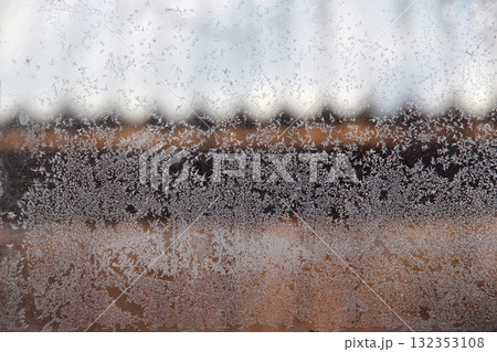 Patterns on the window in winter. Winter drawing on the window. Natural pattern Patterns on the window in winter. Winter drawing on the window. Natural pattern 132353108