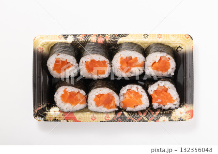 サーモン中巻き（サーモントラウト） 132356048