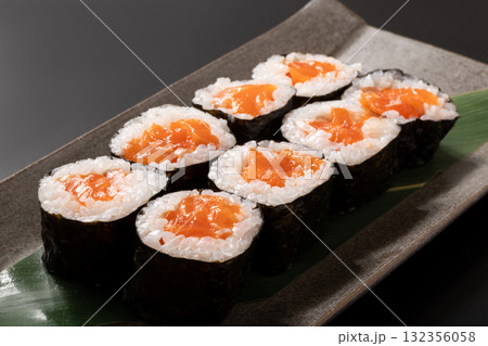 サーモン中巻き（サーモントラウト） 132356058